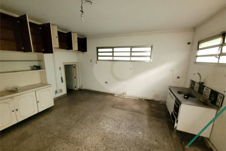 Sobrado à venda com 10 quartos em Campo Belo, São Paulo, SP
