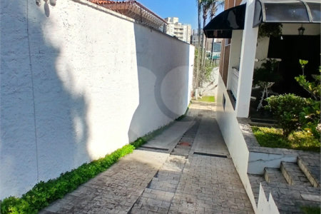 Sobrado à venda com 4 quartos, sendo 2 suítes, em Jardim Leonor, São Paulo, SP