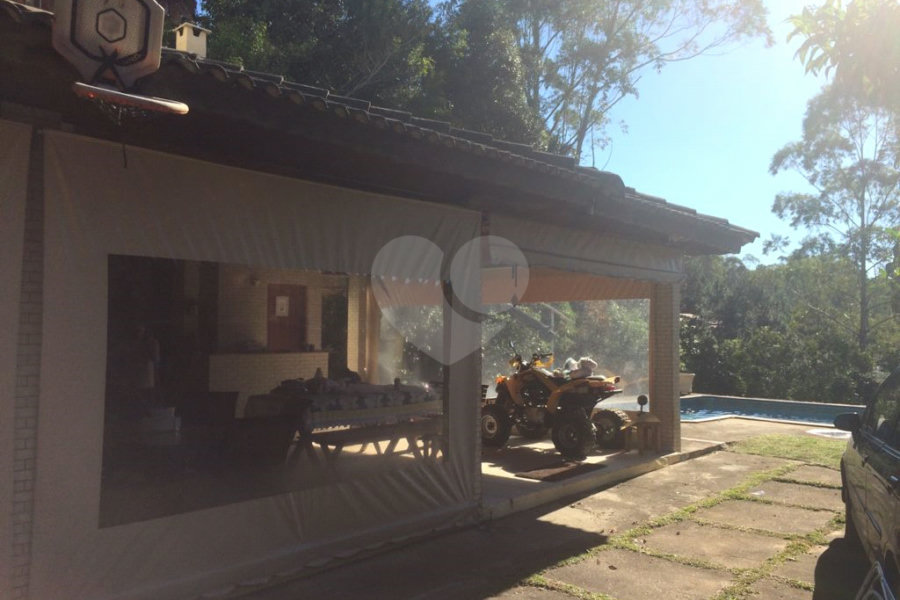 Sobrado à venda com 4 quartos, sendo 2 suítes, em Serra da Cantareira, Mairiporã, SP