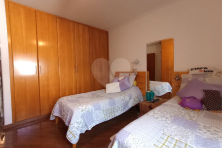 Sobrado à venda com 4 quartos, sendo 1 suíte,  em Jardim Prudência, São Paulo, SP