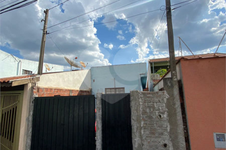 Casa Térrea com 2 dormitórios.