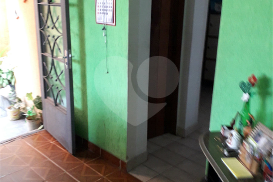 Casa à venda com 3 quartos, sendo 1 suíte, no condomínio Luís de Oliveira Bulhões, São Paulo - SP
