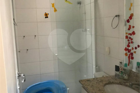 Casa à venda com 3 quartos, sendo 1 suíte, no condomínio Villaggio Portobello, São Paulo - SP