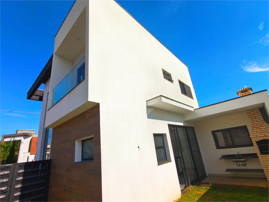 Casa à venda com 3 quartos, sendo 1 suíte, no condomínio Terras de São Francisco, Sorocaba - SP