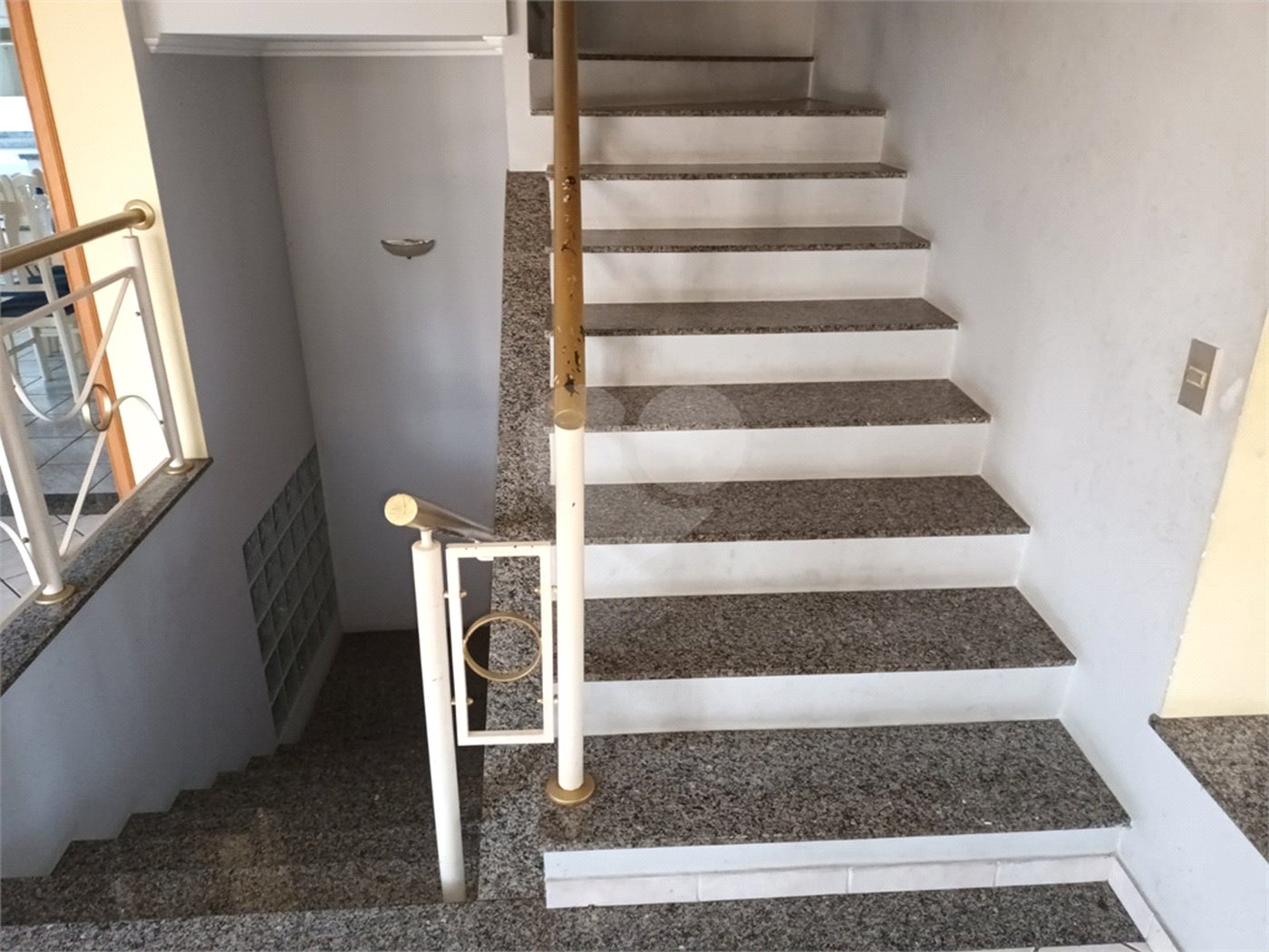 Casa à venda com 4 quartos, sendo 3 suítes, no condomínio Arujá 5, Arujá - SP