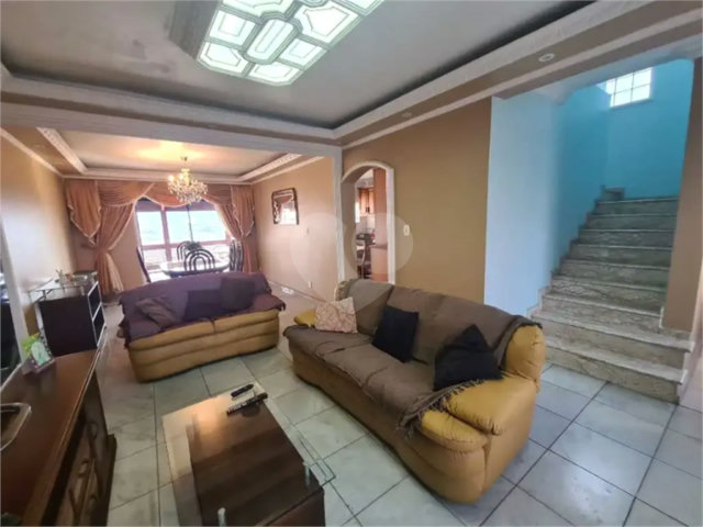 Sobrado à venda com 5 quartos, sendo 1 suíte,  em Jaraguá, São Paulo, SP
