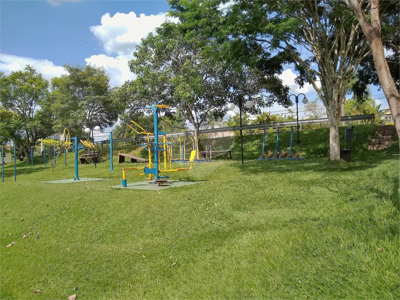 Casa à venda com 4 quartos, sendo 2 suítes,  no condomínio Acmti - Colinas do Mosteiro, Terras de Itaici e Recanto dos Pássaros, Indaiatuba - SP