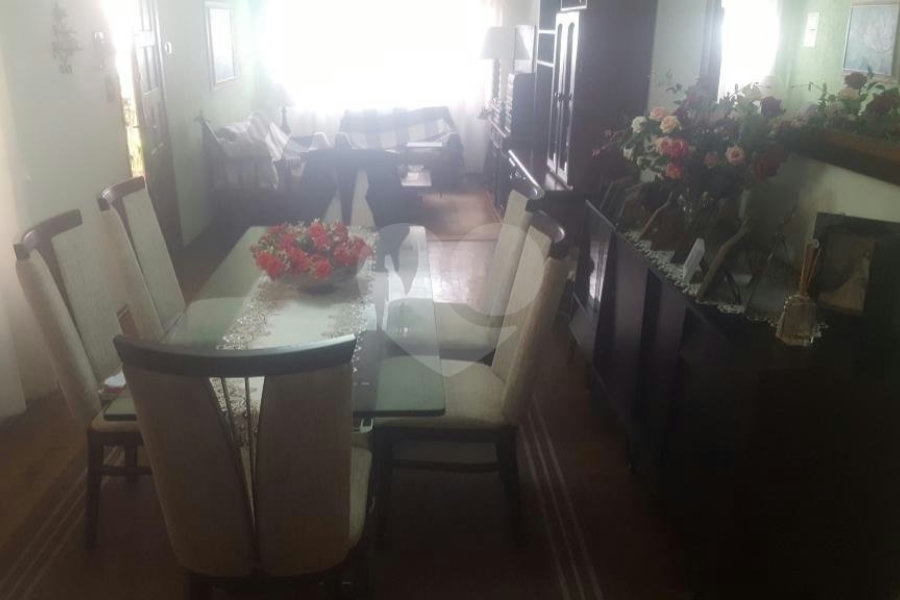 Casa à venda com 3 quartos, sendo 1 suíte, no condomínio Residencial Tremembé, São Paulo - SP