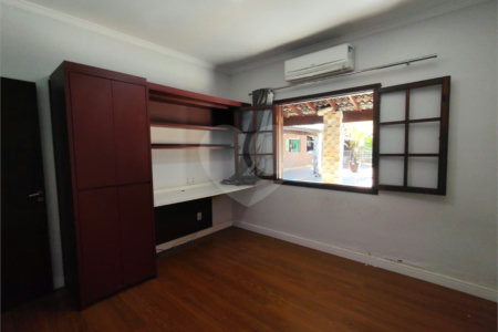 Casa Térrea à venda com 4 quartos, sendo 1 suíte, em Vila Mazzei, Itapetininga, SP