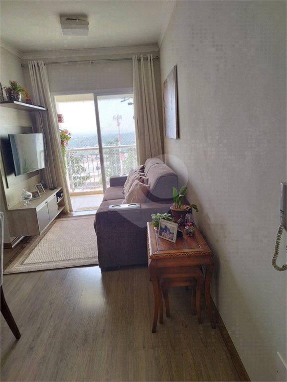 Apartamento à venda com 3 quartos, sendo 1 suíte, em Jardim Nova Era, Salto, SP