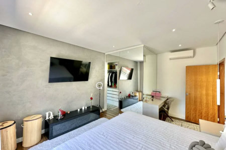 Casa à venda com 4 quartos, sendo 3 suítes,  no condomínio Vilarejo, Carapicuíba - SP