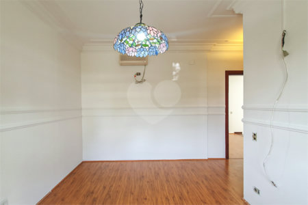 Casa à venda com 4 quartos, sendo 3 suítes,  no condomínio Vila das Flores, São Paulo - SP