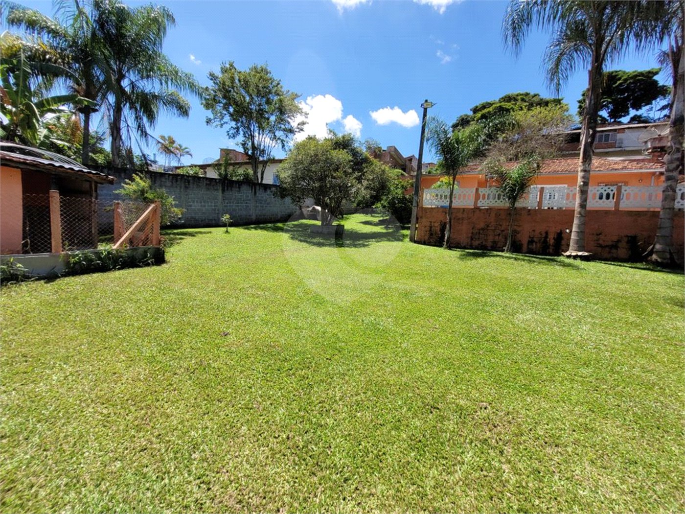 Chácara à venda com 3 quartos, sendo 1 suíte,  em Jardim Imperial, Atibaia, SP