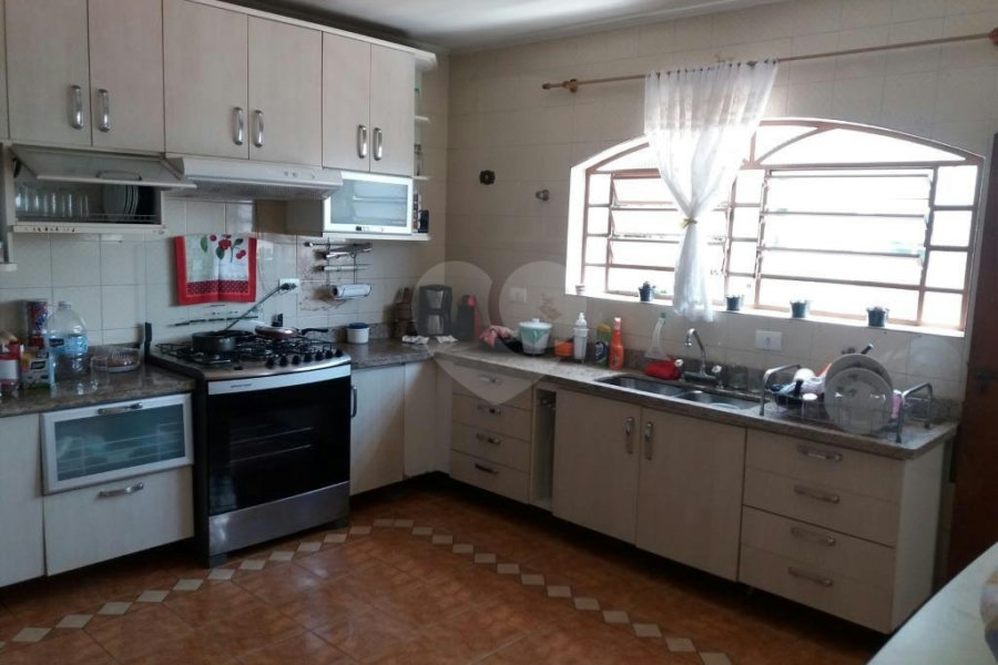 Sobrado à venda com 4 quartos, sendo 2 suítes, em Tremembé, São Paulo, SP
