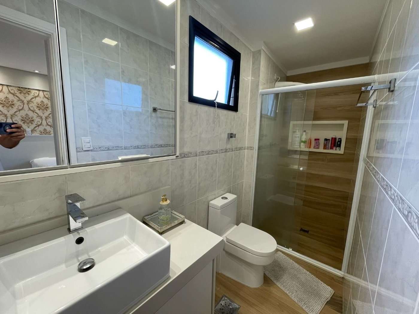Apartamento 3 dormitórios (1 suíte), vaga para 2 carros, no Boqueirão, Santos