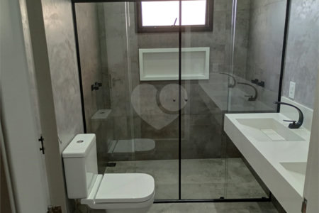 Casa à venda com 3 suítes no condomínio Terras do Caribe, Valinhos - SP
