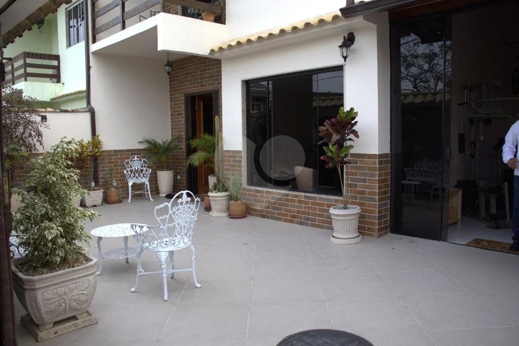 Casa à venda com 3 quartos, sendo 1 suíte, no condomínio Village da Posse, Rio de Janeiro - RJ