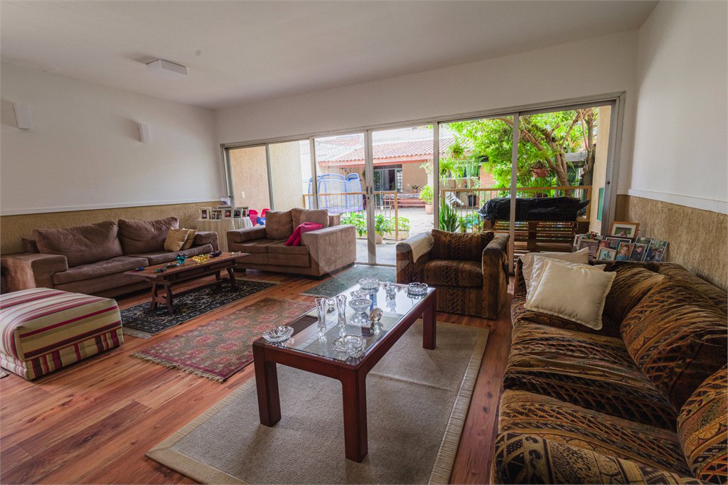 Casa à venda com 5 quartos, sendo 1 suíte, em Vila Rosália, Guarulhos, SP