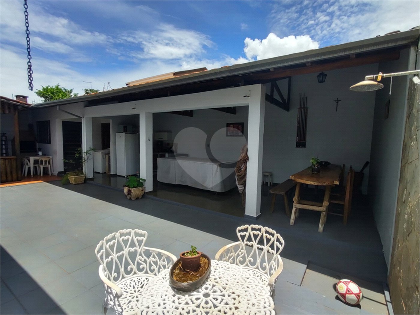 Casa à venda com 3 quartos, sendo 1 suíte, em Parque Laranjeiras, Araraquara, SP
