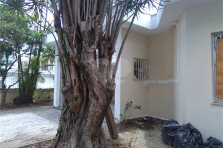 Casa Térrea à venda com 4 quartos, sendo 1 suíte, em Vila Rosália, Guarulhos, SP