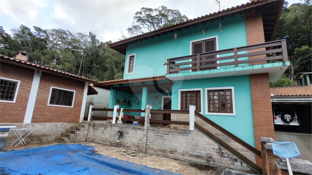 Casa à venda com 4 quartos, sendo 1 suíte, no condomínio Parque Suiça, Caieiras - SP