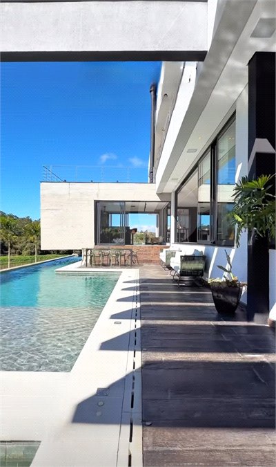 Casa à venda com 3 suítes no condomínio Figueira Garden, Atibaia - SP