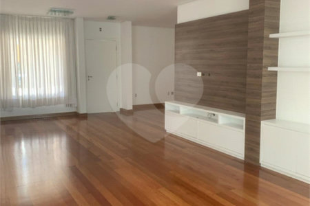 Casa à venda com 3 suítes no condomínio Villaggio Belvedere, São Paulo - SP