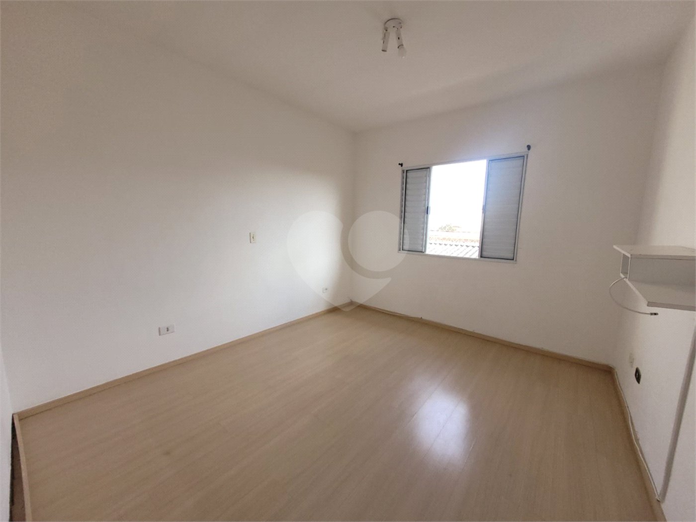 Casa à venda com 3 quartos, sendo 1 suíte, em Parque Maria Domitila, São Paulo, SP