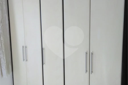 Indaiatuba - Venda - Apartamento no Condomínio Portal das Flores com 64 m², 3 dorms, sendo 2 com armários planejados, , WC social, cozinha planejada e totalmente integrada com a lavanderia, varanda, , 02 vagas de garagem. Excelente localização, a poucos metros do Shopping Polo, mercados, padaria,