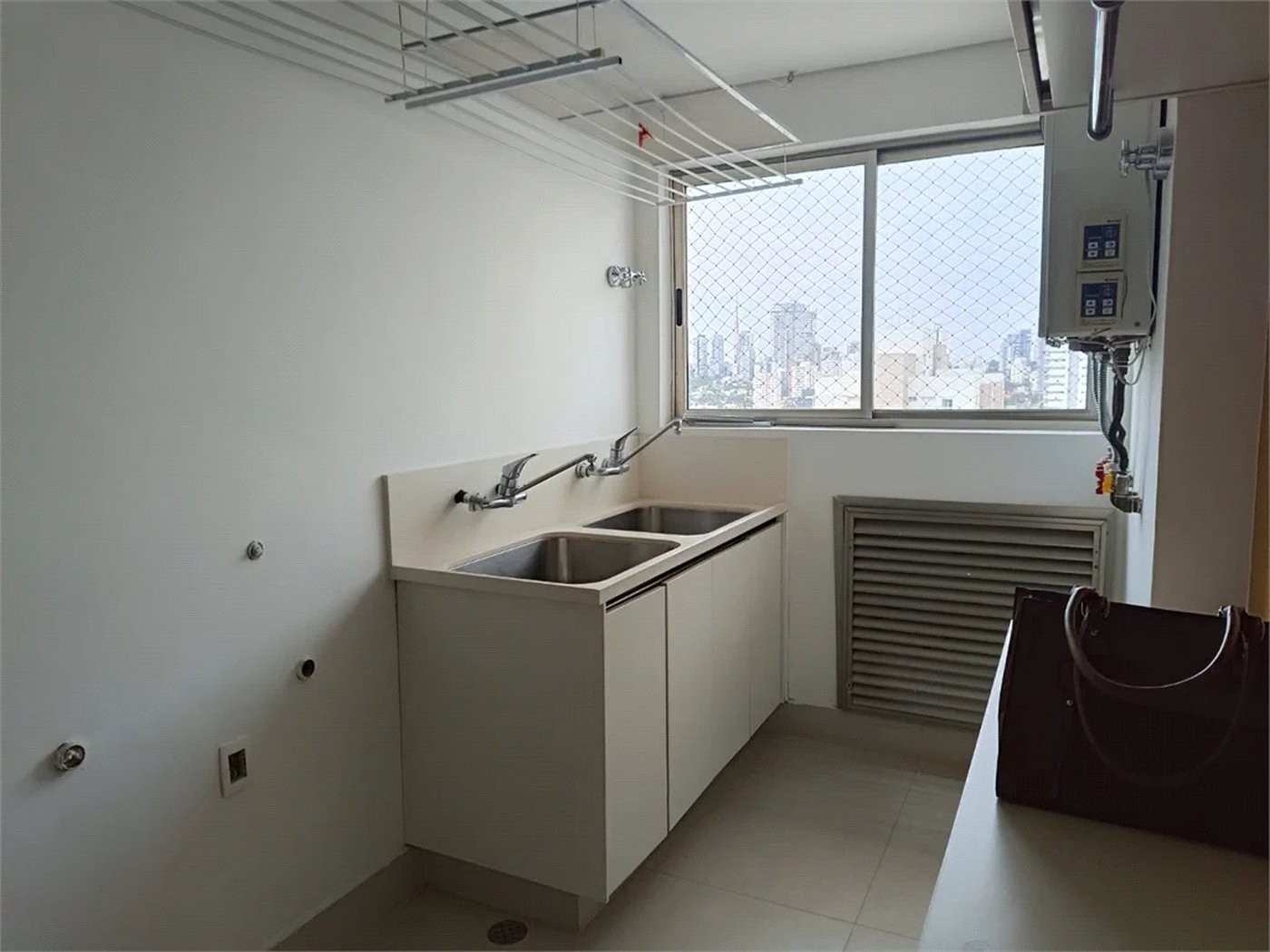 Apartamento à venda ou para alugar com 3 suítes em Pinheiros, São Paulo, SP
