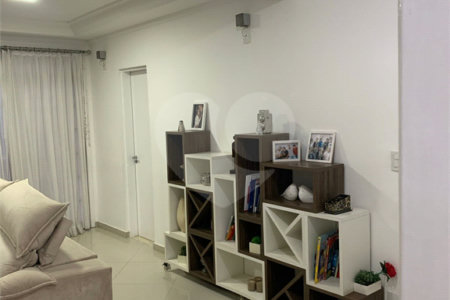 Sobrado à venda com 3 quartos, sendo 1 suíte, em Residencial Novo Horizonte I, Mogi das Cruzes, SP