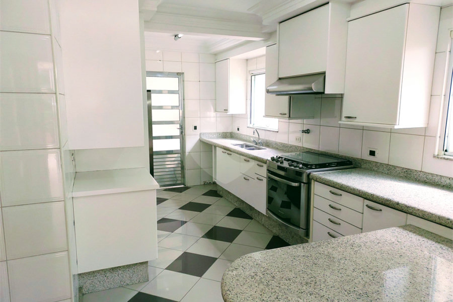 Casa à venda com 3 suítes no condomínio Chácara Francesa, São Paulo - SP