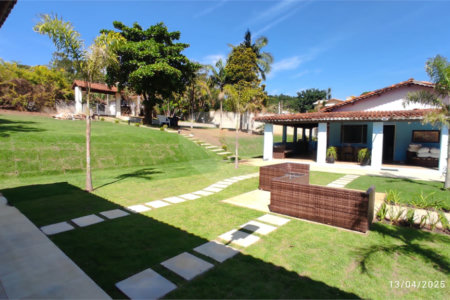 Casa à venda com 3 quartos, sendo 1 suíte, no condomínio Alpes Douro, Bom Jesus dos Perdões - SP