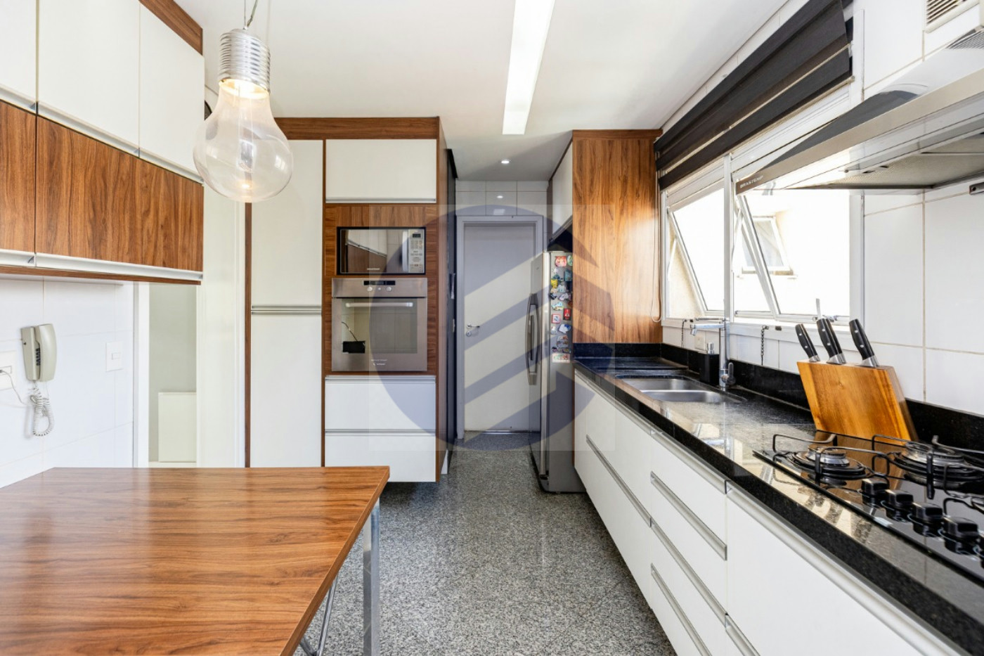Duplex à venda com 3 quartos, sendo 3 suítes, em Vila Suzana 287m²