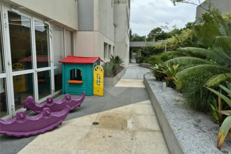 Oportunidade na Vila Leopoldina!! Apartamento com dois dormitórios, sendo uma suíte, dois banheiros, e com duas vagas.