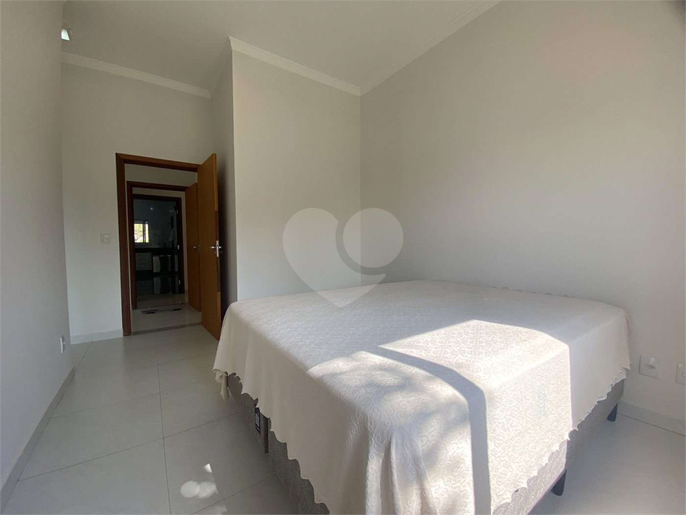 Casa à venda com 3 suítes no condomínio Palmeiras Imperiais, Salto - SP