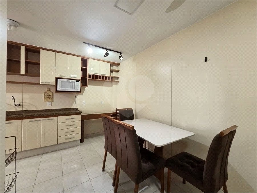 Apartamento à venda com 2 quartos, sendo 1 suíte,  em Laranjeiras, Rio de Janeiro, RJ