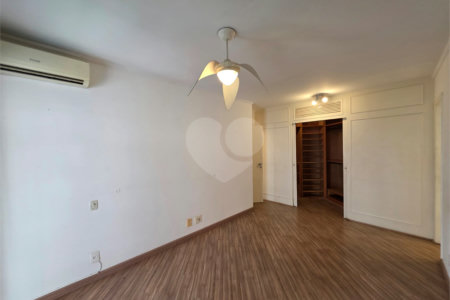 Apartamento à venda com 3 suítes em Vila Uberabinha, São Paulo, SP