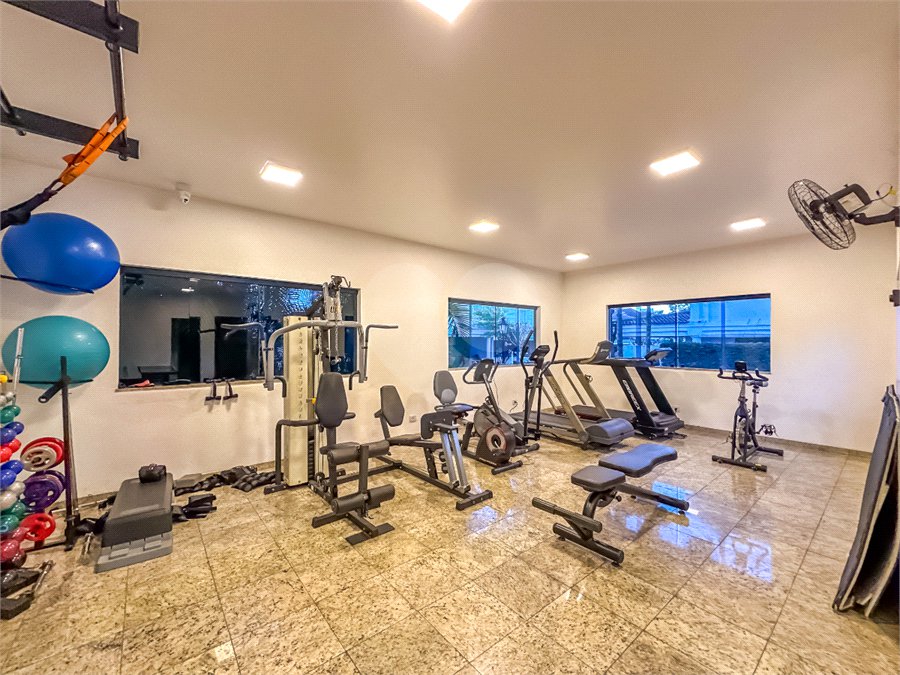 Casa à venda com 4 quartos, sendo 3 suítes, no condomínio Village Place, São Paulo - SP
