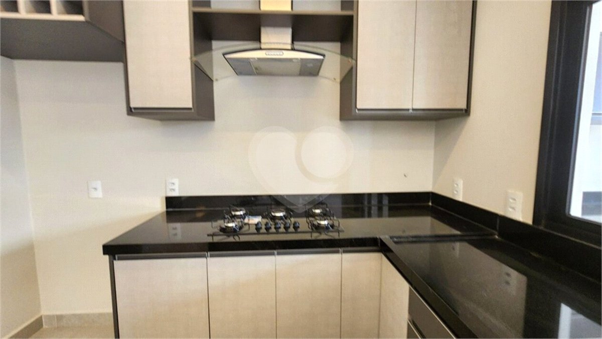 Casa à venda com 3 suítes no condomínio Vita Verdi, Valinhos - SP
