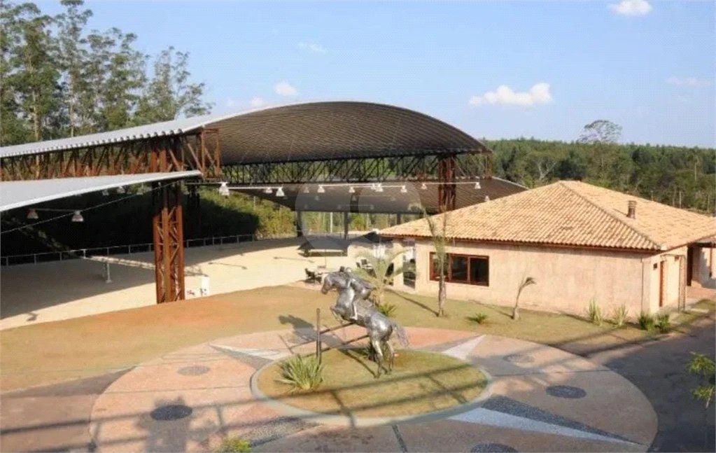 Casa à venda com 4 suítes no condomínio Fazenda Serra Azul, Itupeva - SP