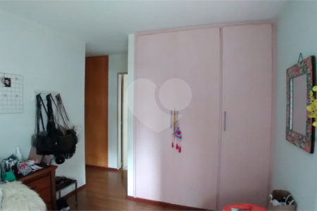 Apartamento à venda com 3 quartos, sendo 1 suíte,  em Cerqueira César, São Paulo, SP