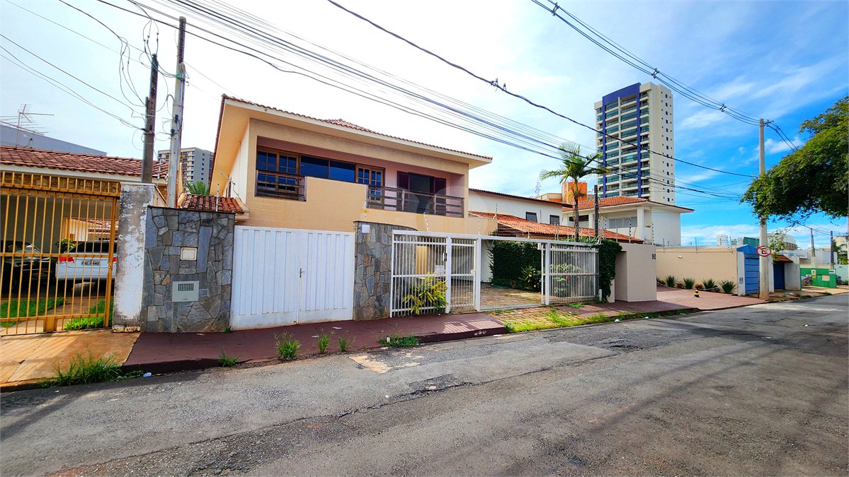 Sobrado à venda com 4 quartos, sendo 2 suítes, em Jardim Primavera, Araraquara, SP