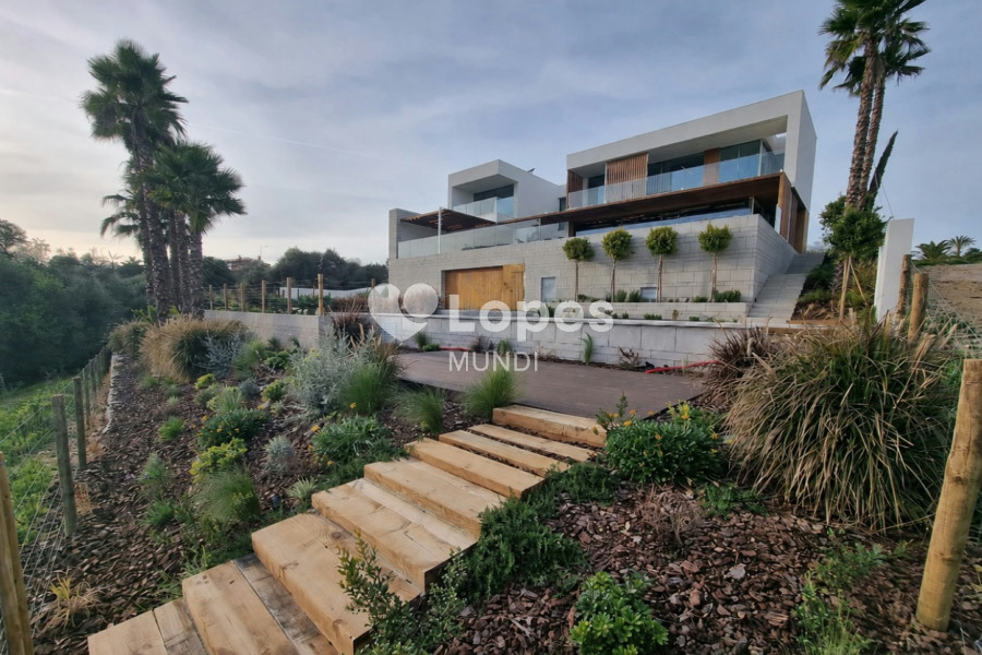 Casa com 4 quartos à venda em Lagos, Algarve, Portugal – Piscinas e jardim mediterrânico