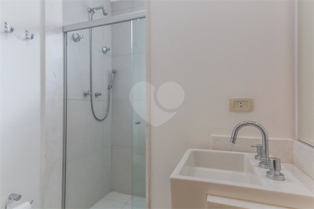 Sobrado à venda com 5 quartos, sendo 4 suítes, em Brooklin Velho, São Paulo, SP