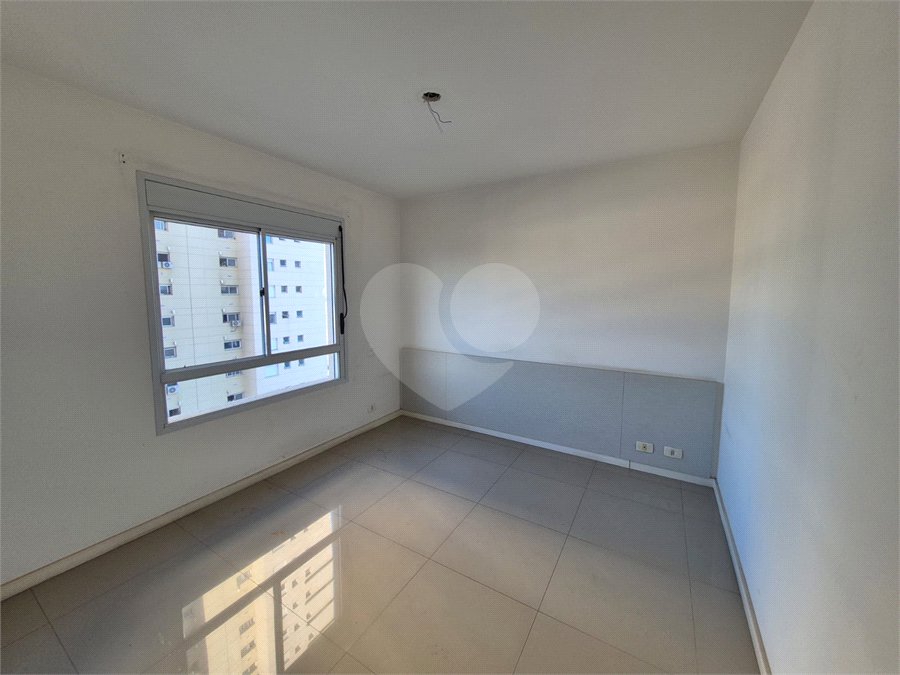 Apartamento à venda com 3 quartos, sendo 1 suíte,  em Jardim Olympia, São Paulo, SP