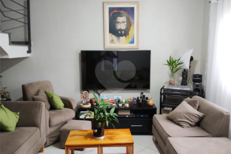 Sobrado à venda com 3 quartos, sendo 1 suíte,  em Vila Oliveira, Mogi das Cruzes, SP