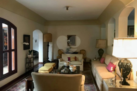 Casa à venda com 5 quartos, sendo 2 suítes,  em Jardim Everest, São Paulo, SP