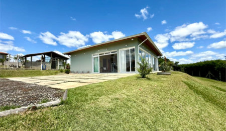 Casa à venda com 2 suítes em Loteamento de Chácaras Arumã, Sarapuí, SP