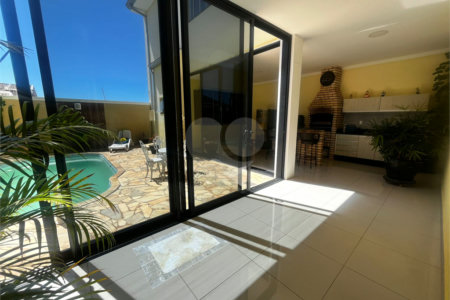 Casa à venda com 4 quartos, sendo 2 suítes, em Vila Nastri, Itapetininga, SP